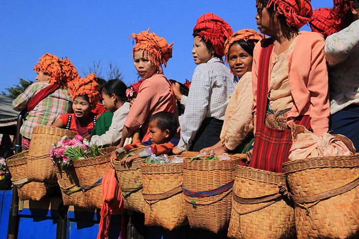 Circuit Birmanie en 15 jours Pindaya marché ethnique